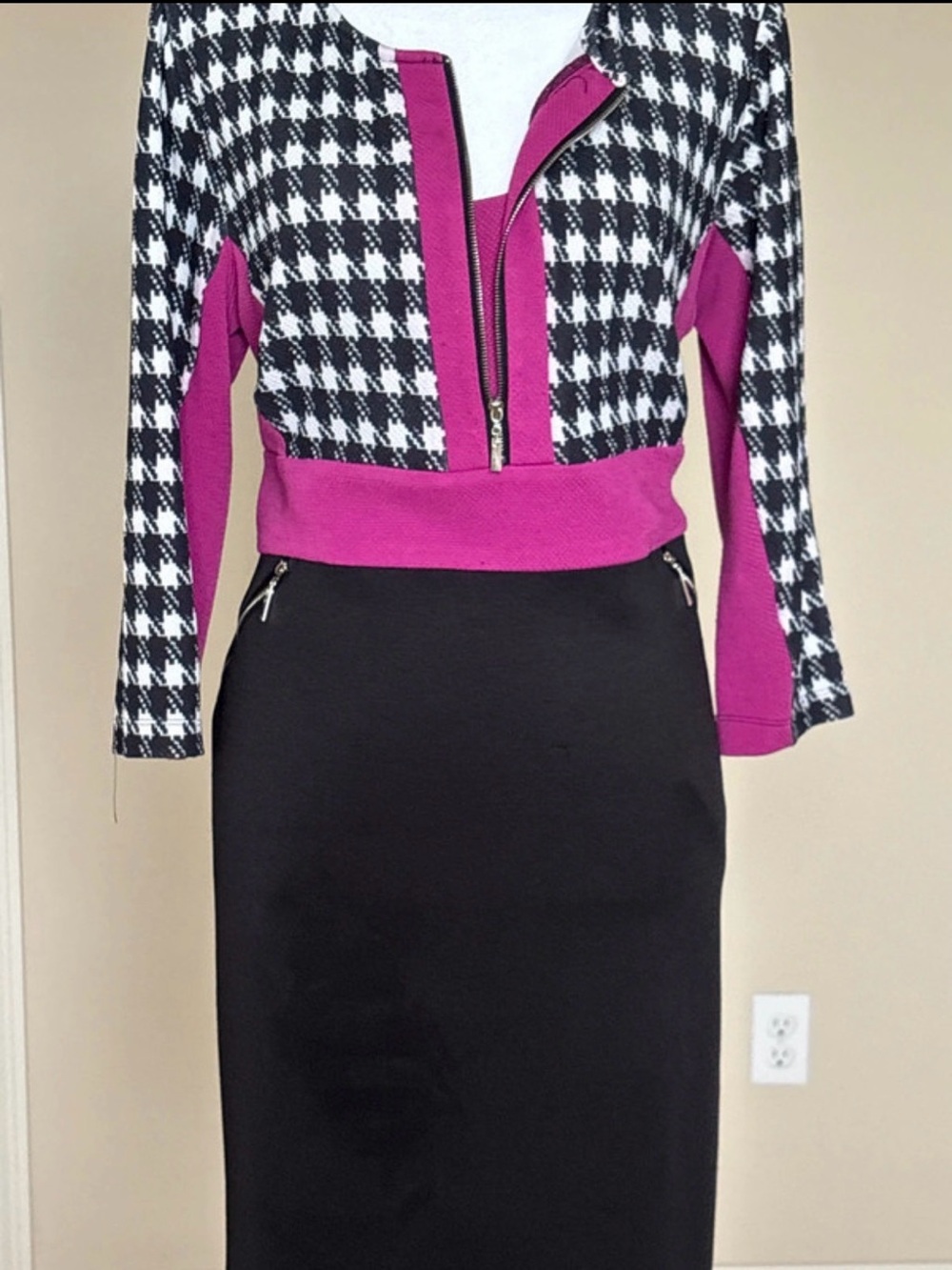 Monroe & Main Black and Magenta Houndstooth Midi Dress